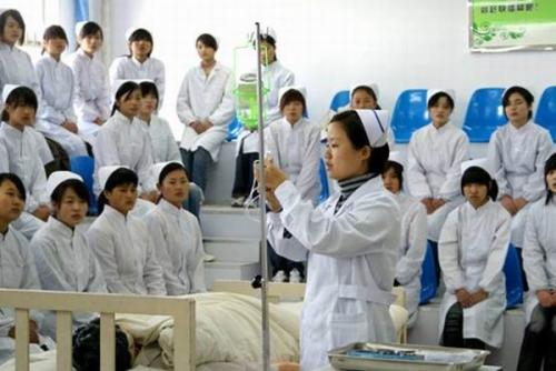 重庆女生可不可以读麻醉学专业呢,重庆二卫校